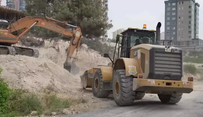 Tarsus Belediyesi, 10 mahallede yol çalışmalarını sürdürüyor