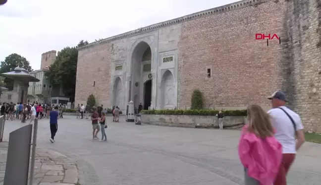 Topkapı Sarayı'nda restoran yangını sonrası ziyaretler devam ediyor