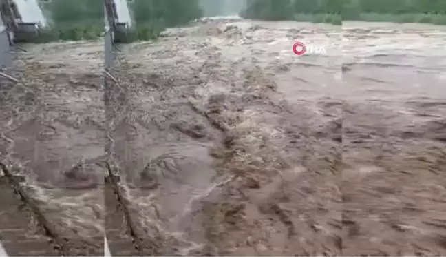 Zonguldak'ın ilçelerinde sağanak, taşkınlıklara neden oldu