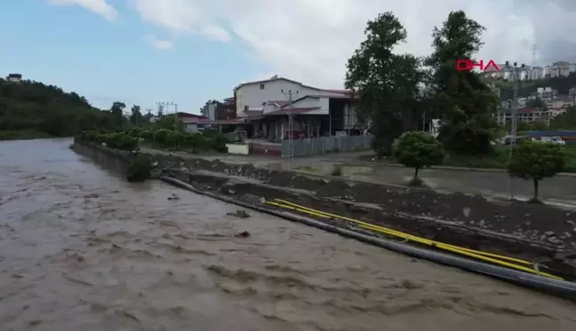 Alaplı'da sağanak yağmur sonucu taşkın yaşandı