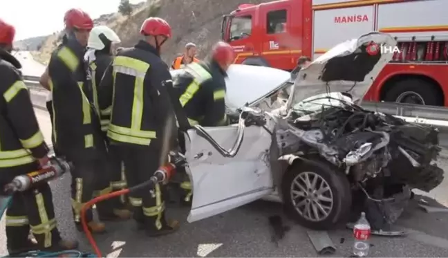 Otomobil tıra arkadan çarptı: 1'i ağır 5 yaralı