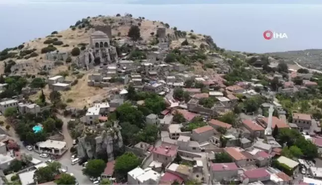 63 yıldır, Assos'u gezen turistlerin anılarını 35 defterde biriktirdi