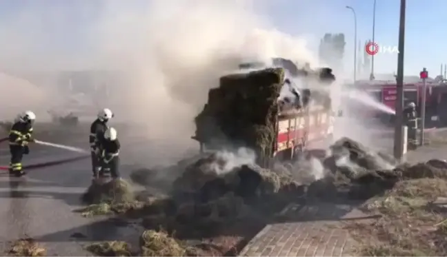 Bilecik'te saman yüklü kamyon alev aldı