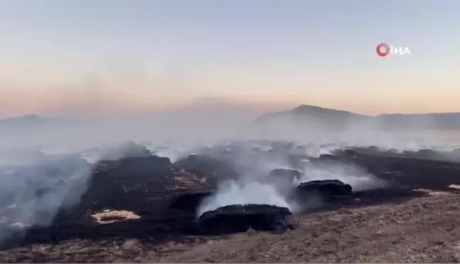 Burdur'da 300 dekarlık tarım arazisi ve saman balyaları küle döndü