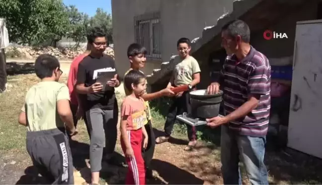 Çiftçinin muhteşem yeteneği: Atık malzemeleri oyuncaklara dönüştürüyor