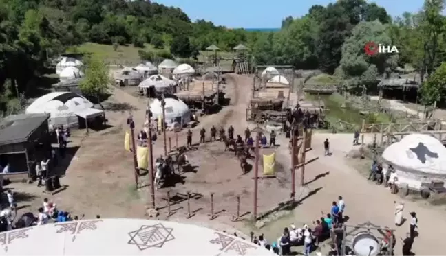 Diriliş Ertuğrul'un platoları yerli ve yabancı ziyaretçilerin ilgisini çekiyor