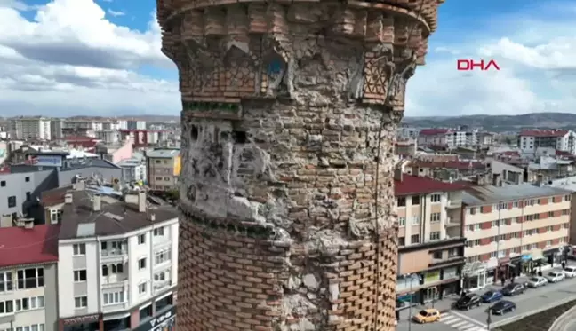 Sivas Ulu Cami'nin minaresindeki yazılar 'bisküvi' kalıntılarından tespit edildi