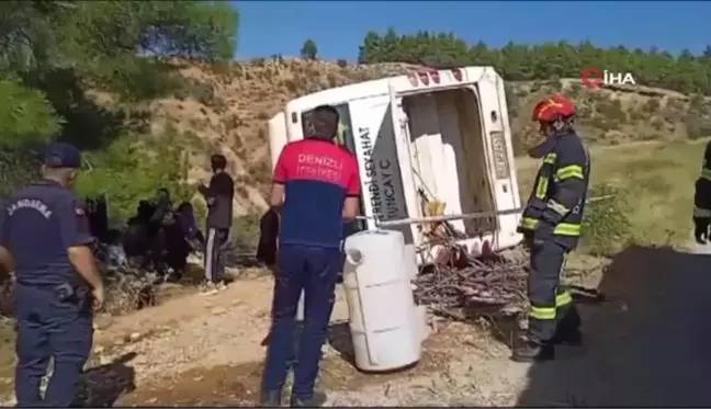 Ekmek parası için Urfa'dan Denizli'ye gelen işçileri taşıyan servis şarampole devrildi