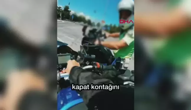 Trafik Polisi Motosiklet Sürücüsüne Nasihat Verdi