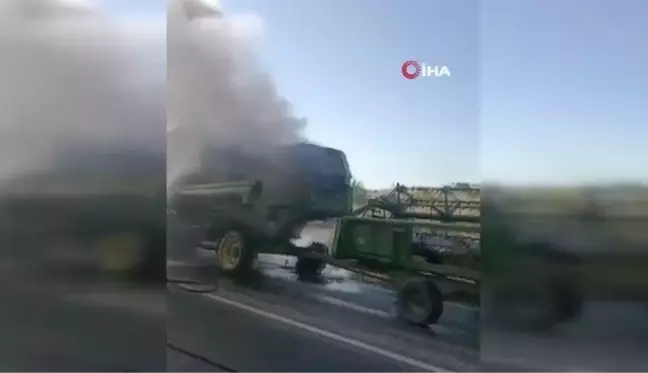 Kastamonu'da seyir halindeki biçer döver makinesi yandı