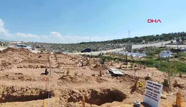 Malatya'da Eşi Tarafından Bıçaklanarak Öldürülen Büşra Alper'in Cenazesi Toprağa Verildi