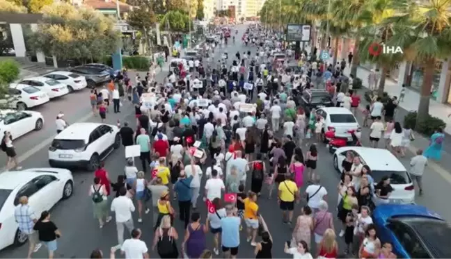 Kuşadası Sokak Festivali renkli bir açılışla başladı