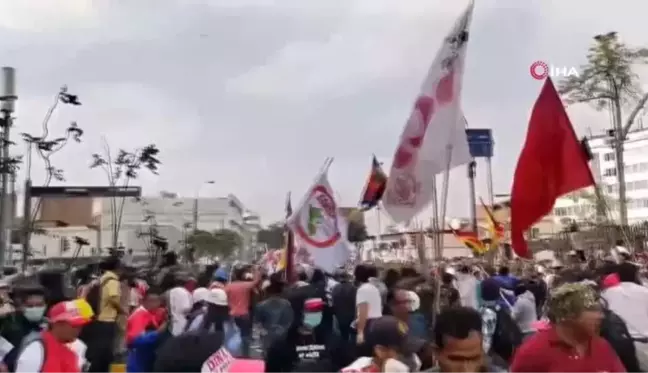 Peru'da Bağımsızlık Günü etkinliklerinde hükümet karşıtı protesto