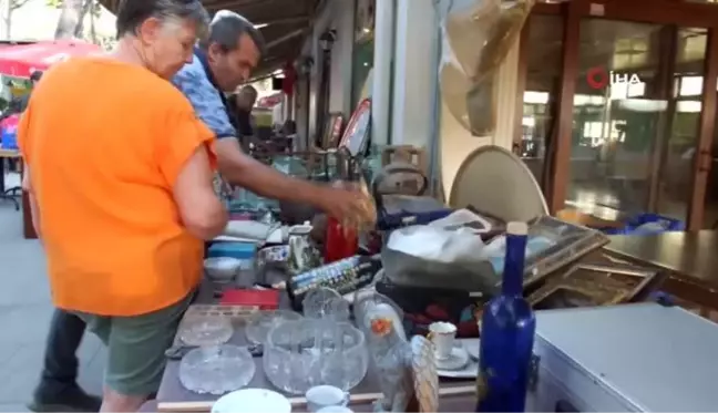 Çay bahçesindeki antika mezadı ilgi gördü