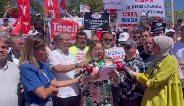 EYT Federasyonu İstanbul'da düşük emekli maaşlarını protesto etti