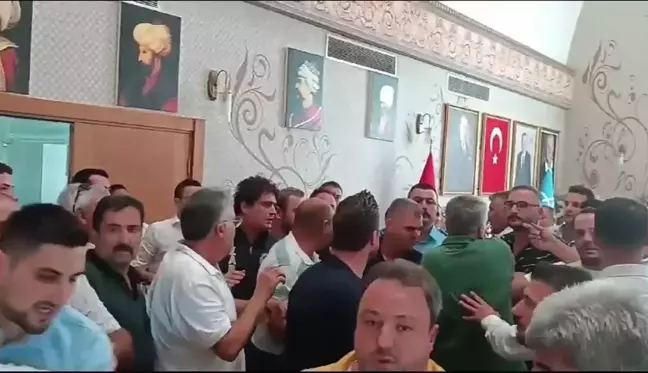 Aksu Belediye Başkanı Şahin, İyi Partili Üyeye Yumruklu Saldırıda Bulundu.