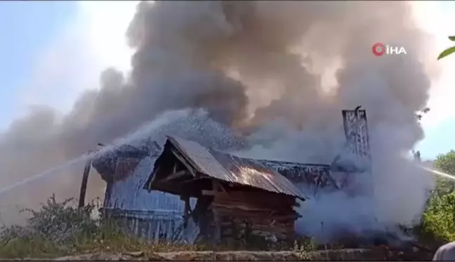 Alevlere teslim olan ev kullanılmaz hale geldi