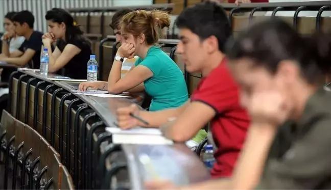 Burs bekleyenlere 10 bin TL! Üniversite öğrencisine nefes aldıracak, 8 ay boyunca yatacak