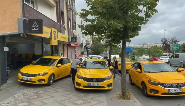 İstanbul'da Taksiciler Taksimetreleri Güncelliyor