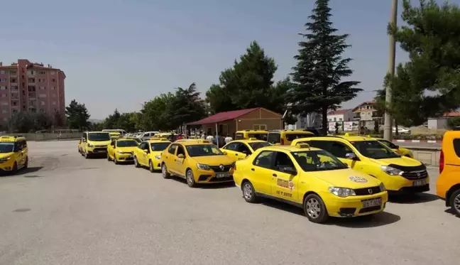 Burdur'da Taksiciler Akaryakıt Zamlarını Protesto Etti