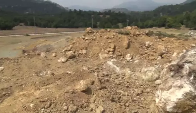 Osmaniye'de Yayla Sakinleri Defne Yaprağı Kurutma Fabrikasına Karşı Çıkıyor