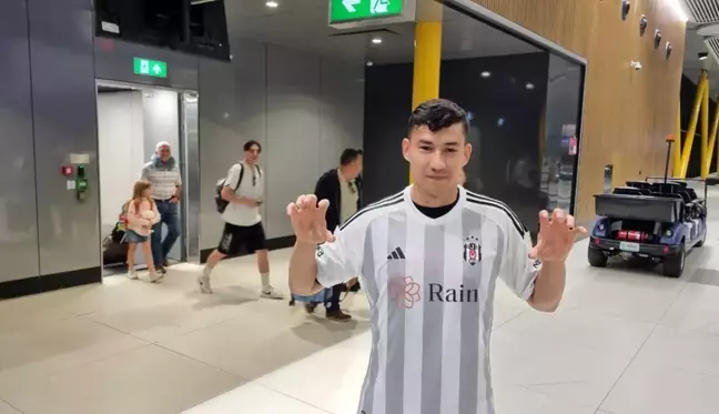 Beşiktaş'ın transfer ettiği Kazakistanlı futbolcu İstanbul'a geldi