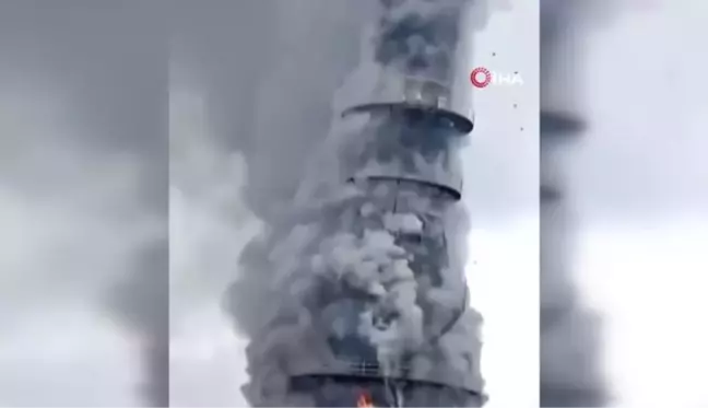 Çin'de Termik Santral Kulesinde Yangın Çıktı