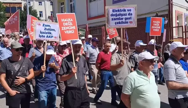 SOL Parti Artvin'de Hayat Pahalılığına Karşı Miting Düzenledi