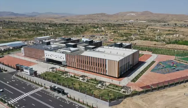 Özbekistan Cumhurbaşkanı Şevket Mirziyoyev ve Azerbaycan Cumhurbaşkanı İlham Aliyev, Fuzuli ilçesinde inşa edilen okulun açılışını yaptı