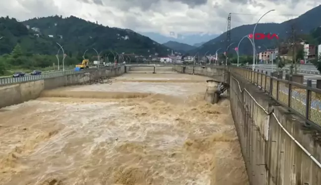 Rize'de yaşanan göçükte aynı yol 2 yıl önce de çökmüştü