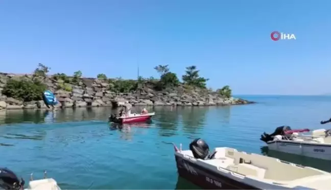 Arhavi'de kaybolan balıkçı için bekleyiş sürüyor