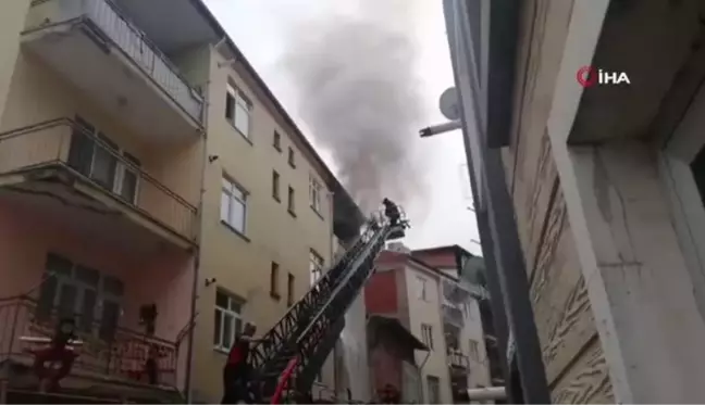 Tokat'ta bir apartman dairesinde çıkan yangın paniğe neden oldu