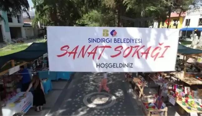 Sındırgılı kadınlar sanat sokağı ile geleneği devam ettirdi