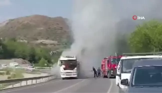 Osmaniye'de seyir halindeki tırın kupasında çıkan yangın söndürüldü