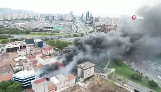 Ataşehir'de spor salonunda başlayan yangın dron ile havadan görüntülendi