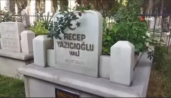 Merhum Vali Recep Yazıcıoğlu'nun Kabri Başında Anma Töreni Düzenlendi