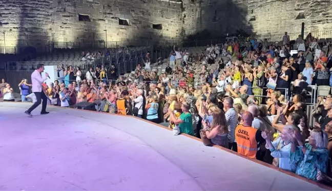 Bodrum Kale'sinde Zeki Müren Şarkılarıyla İzdiham Yaşandı