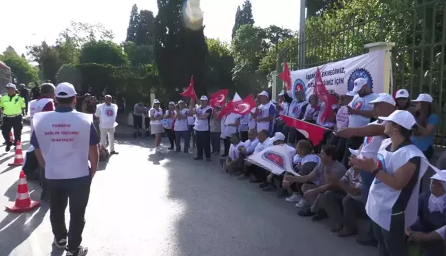 Ege Üniversitesi Hastanesi İşçileri Geriye Dönük Alacaklarını İstiyor