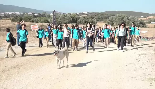 Hasanağalı Çocuklar Eğitimin İlk Günü Okullarına Gitmek İçin 1 Saat Yol Yürüdü