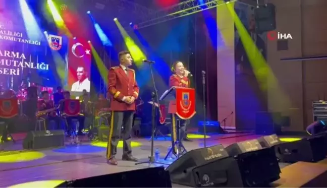 Jandarma Bandosundan coşkulu konser