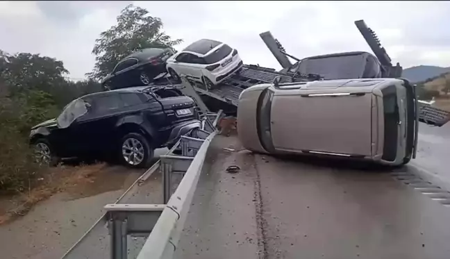 Amasya'da lüks araçların bulunduğu tır kaza yaptı