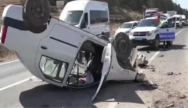 Ağrı'da düğün konvoyunda meydana gelen kazada 5 kişi yaralandı