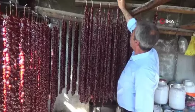 Batman'da yoğun talep gören cevizli sucuk, yüzlerce ailenin geçim kaynağı oldu