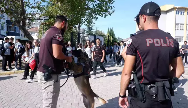 Edirne'de Okul Çevrelerinde Narkotik Denetimi