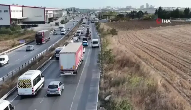 Arnavutköy'de Emniyet Şeridi İhlali Yapan Sürücülere Dron Destekli Denetim