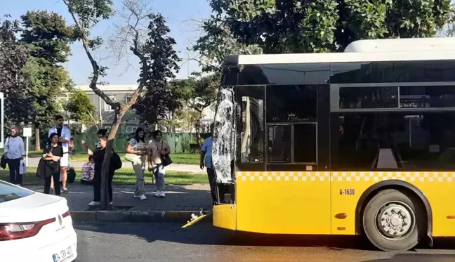 Beyoğlu'nda Tramvay ve İETT Otobüsü Çarpıştı