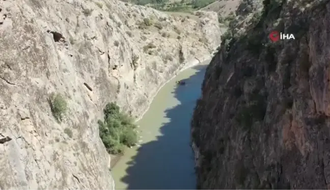 Masalsı kanyon arasında rafting keyfi