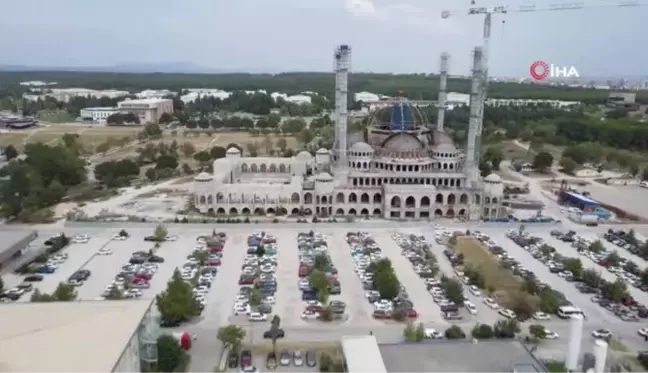 Uludağ Üniversitesi'ndeki devasa caminin kaba inşaatı bitiyor