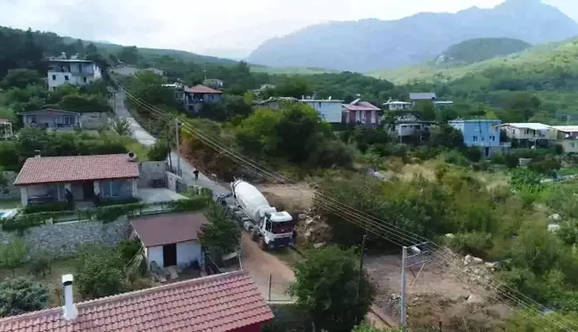 Konyaaltı Belediyesi Hisarçandır'da beton yol çalışması gerçekleştirdi