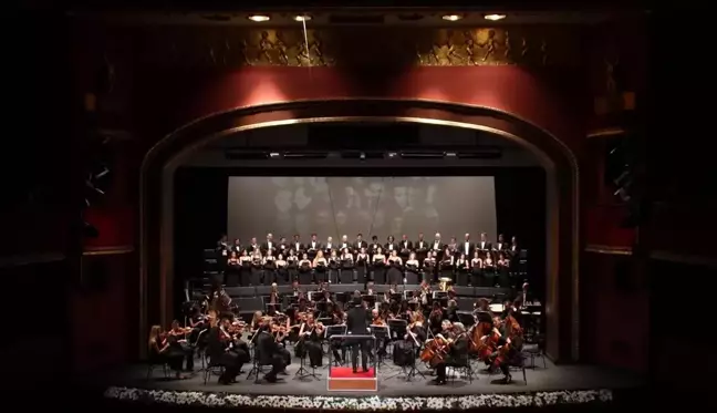 Kadıköy Belediyesi'nin Cumhuriyet'in 100. yılına özel hazırlattığı 'Türkiye' adlı klasik müzik eseri konserle tanıtıldı